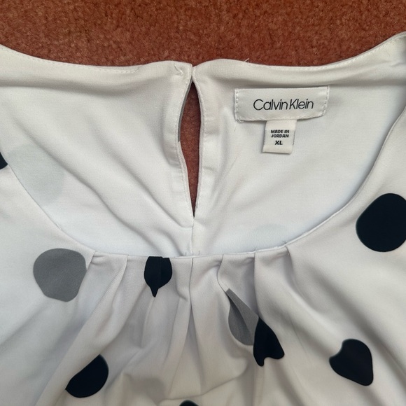 Women’s Calvin Klein Polka Dot Sleeveless Top. - Picture 3 of 4